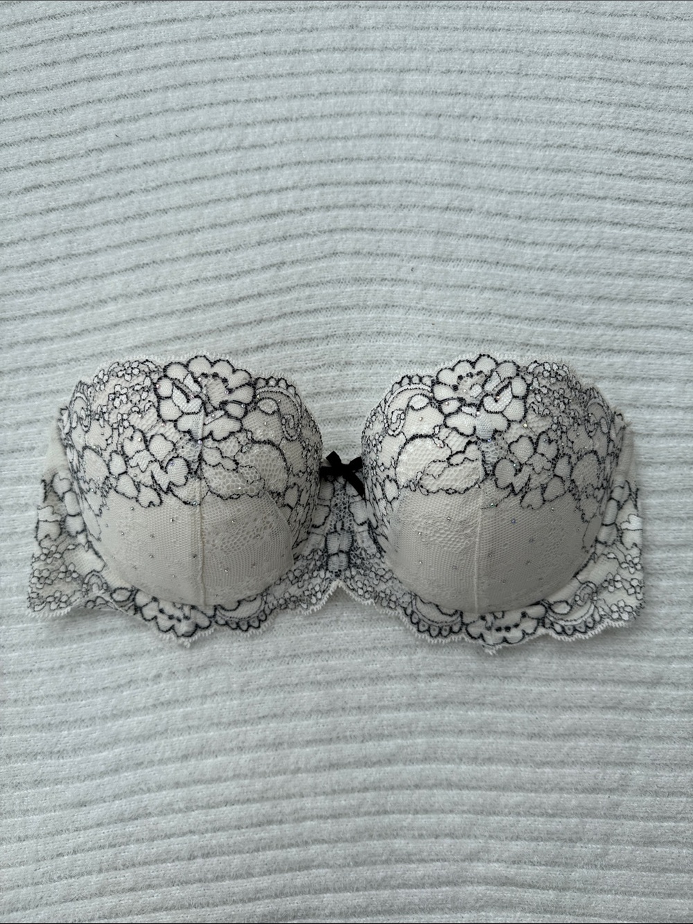 VICTORIA’S SECRET | Dream Angels Strapless Lace Bra White Black 32DD